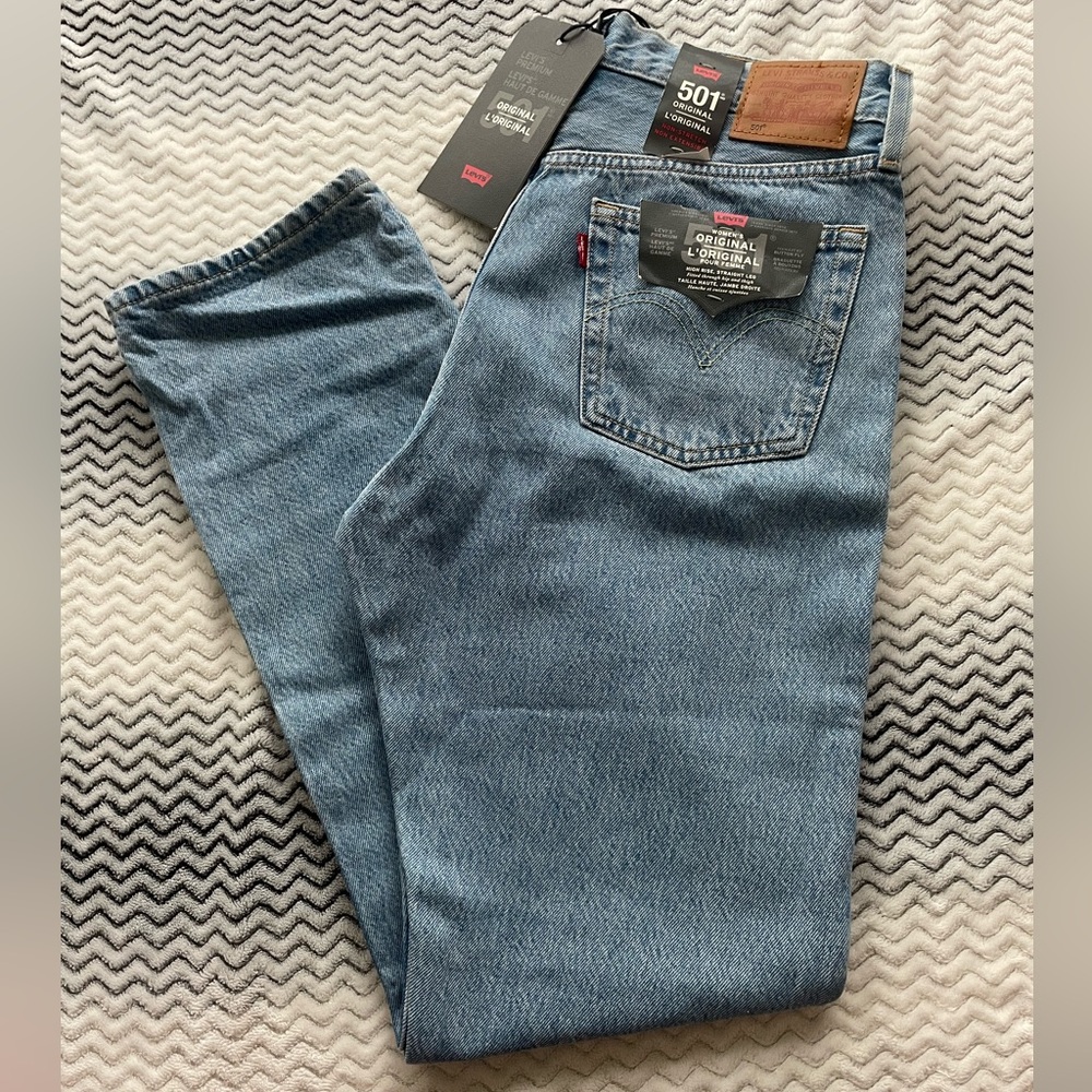 BNWT! Women’s Levi’s Classic 501 Blue Denim Jeans Size 29x30